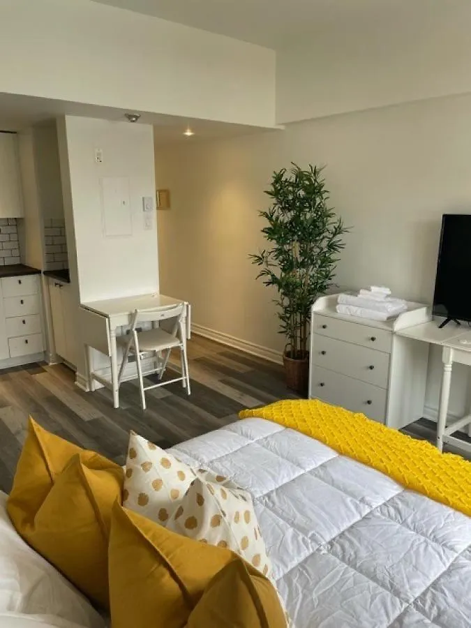 Aparthotel Faubourg Ste Cath Montreal